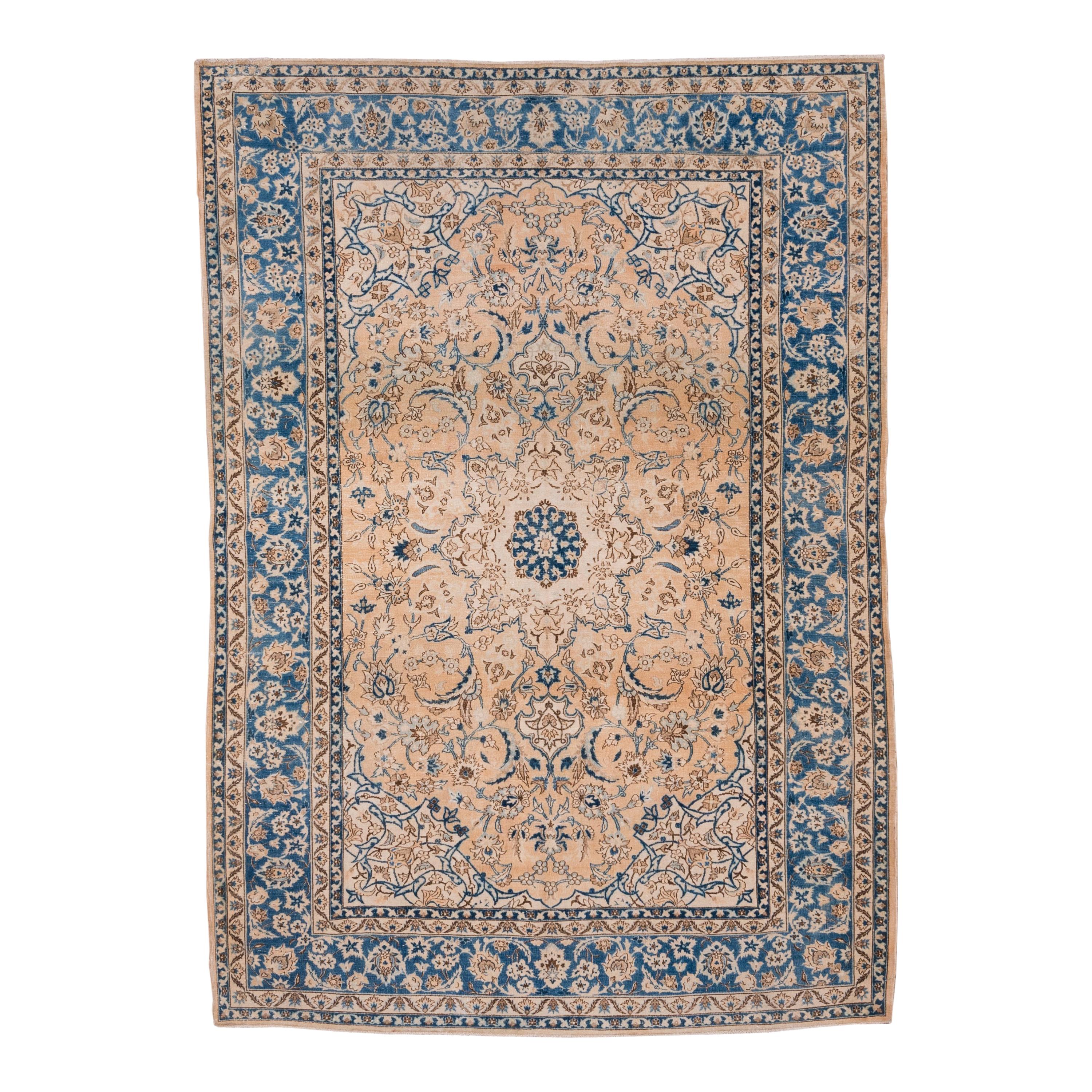 Mid20th Century Ivory Turkish Kashan Rug, Gold and Blue Accents, Medium Pile For Sale at 1stDibs