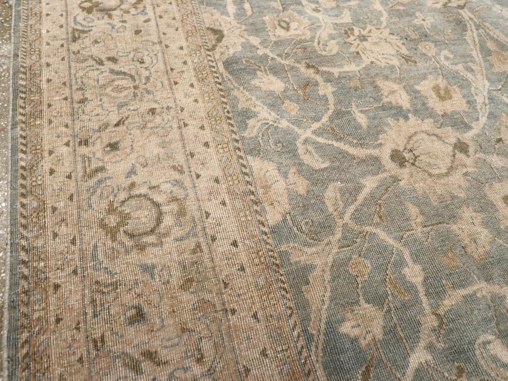 Mid-20th Century Persian Mahal Accent Carpet (Rustikal) im Angebot