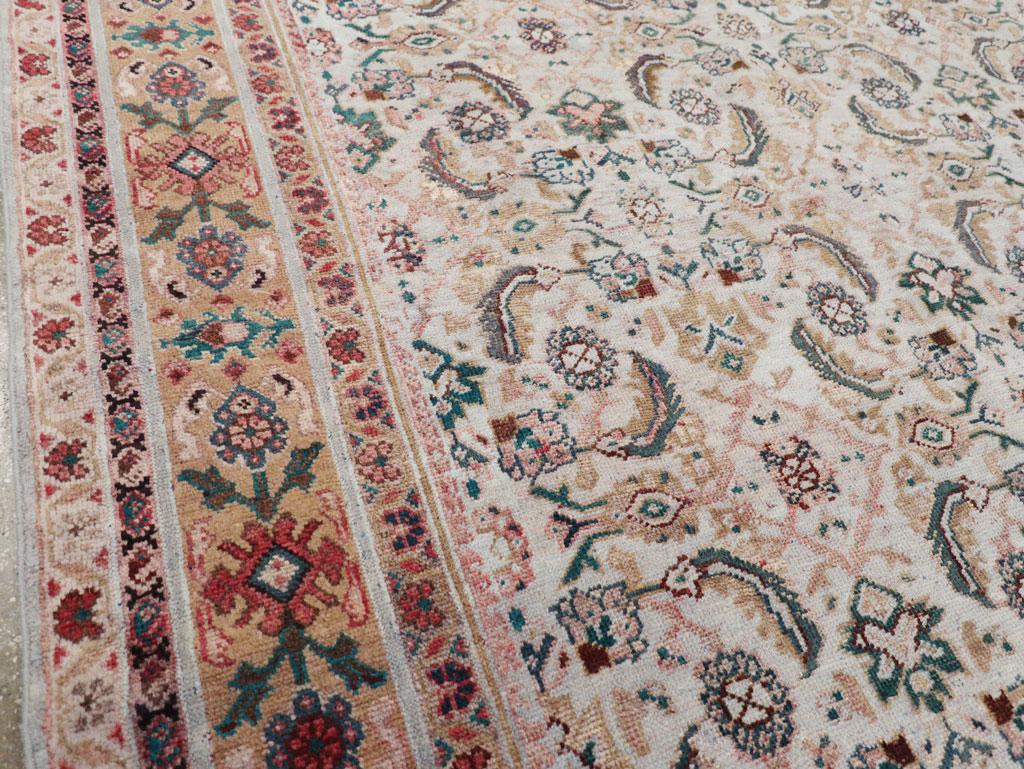 Mid-20th Century Persian Mahal Accent Carpet (Rustikal) im Angebot