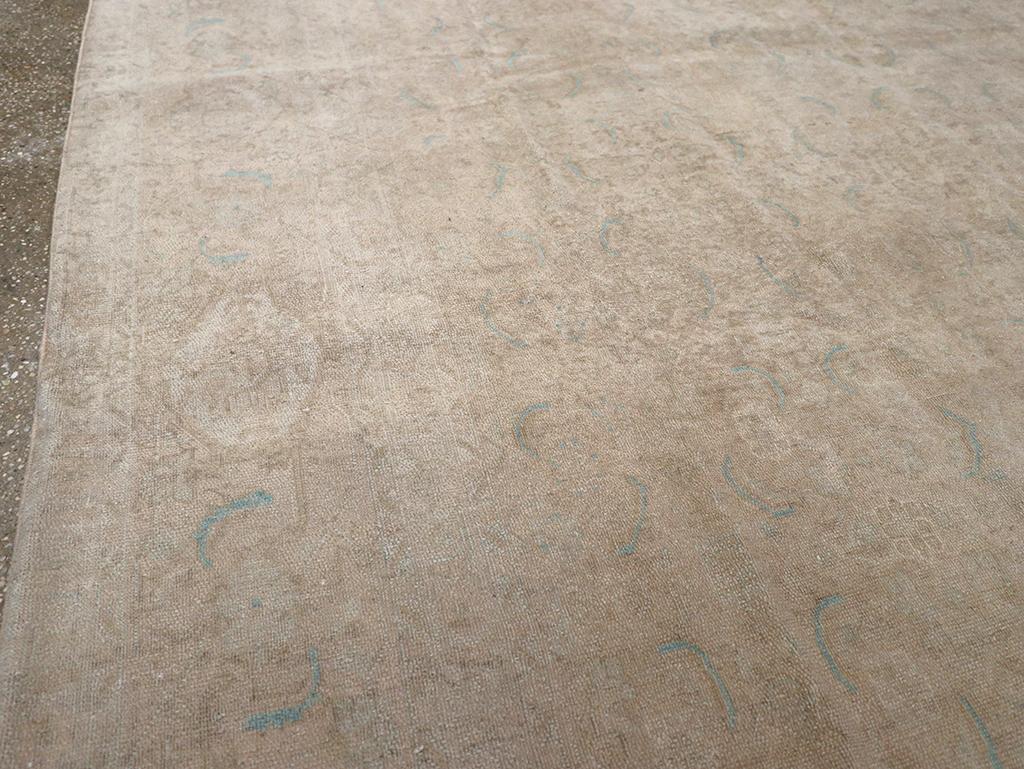 Mid-20th Century Persian Mahal Accent Carpet (Rustikal) im Angebot