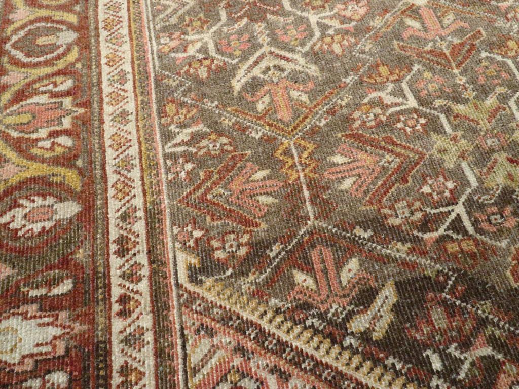 Tribal Tapis d'accent persan Mahal du milieu du 20e siècle en vente