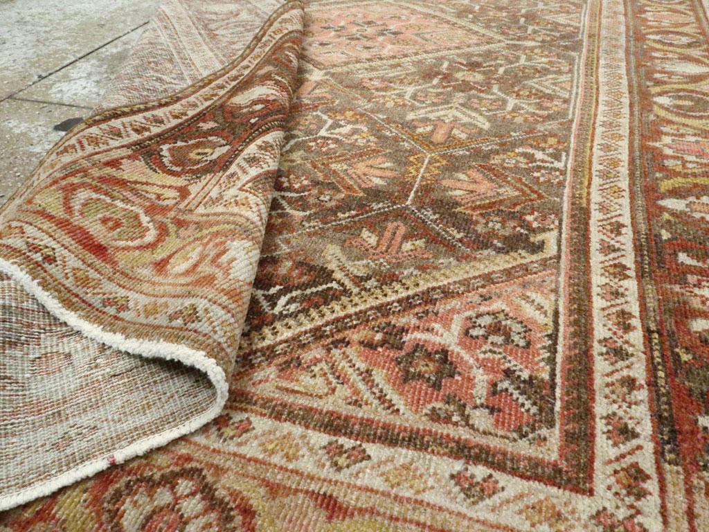 Tapis d'accent persan Mahal du milieu du 20e siècle Excellent état - En vente à New York, NY