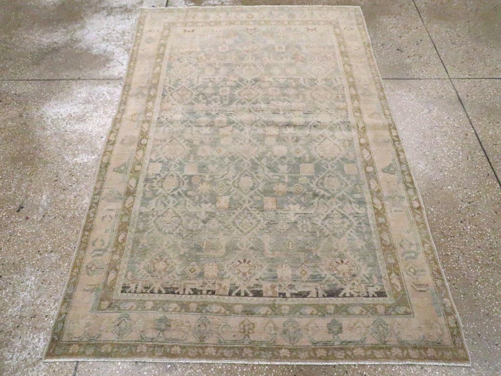 Ein antiker persischer Malayer-Akzentteppich, der Anfang des 20. Jahrhunderts handgefertigt wurde.

Maße: 4' 1
