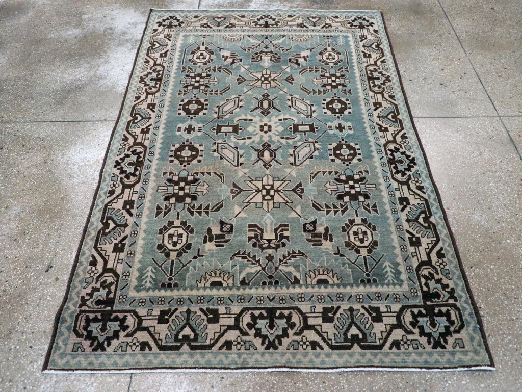 Ein alter persischer Malayer-Akzentteppich, handgefertigt in der Mitte des 20. Jahrhunderts.

Maße: 4' 4