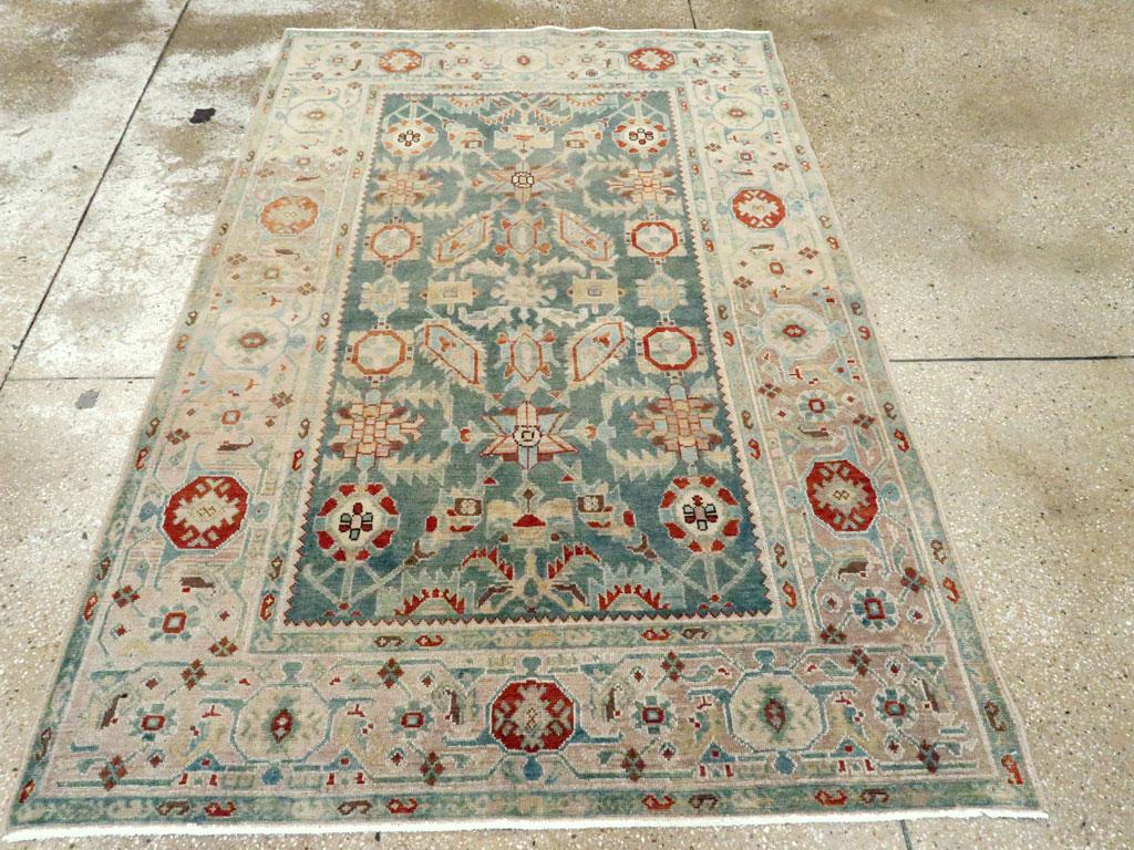 Un tappeto d'accento persiano vintage Malayer realizzato a mano nella metà del XX secolo.

Misure: 4' 5