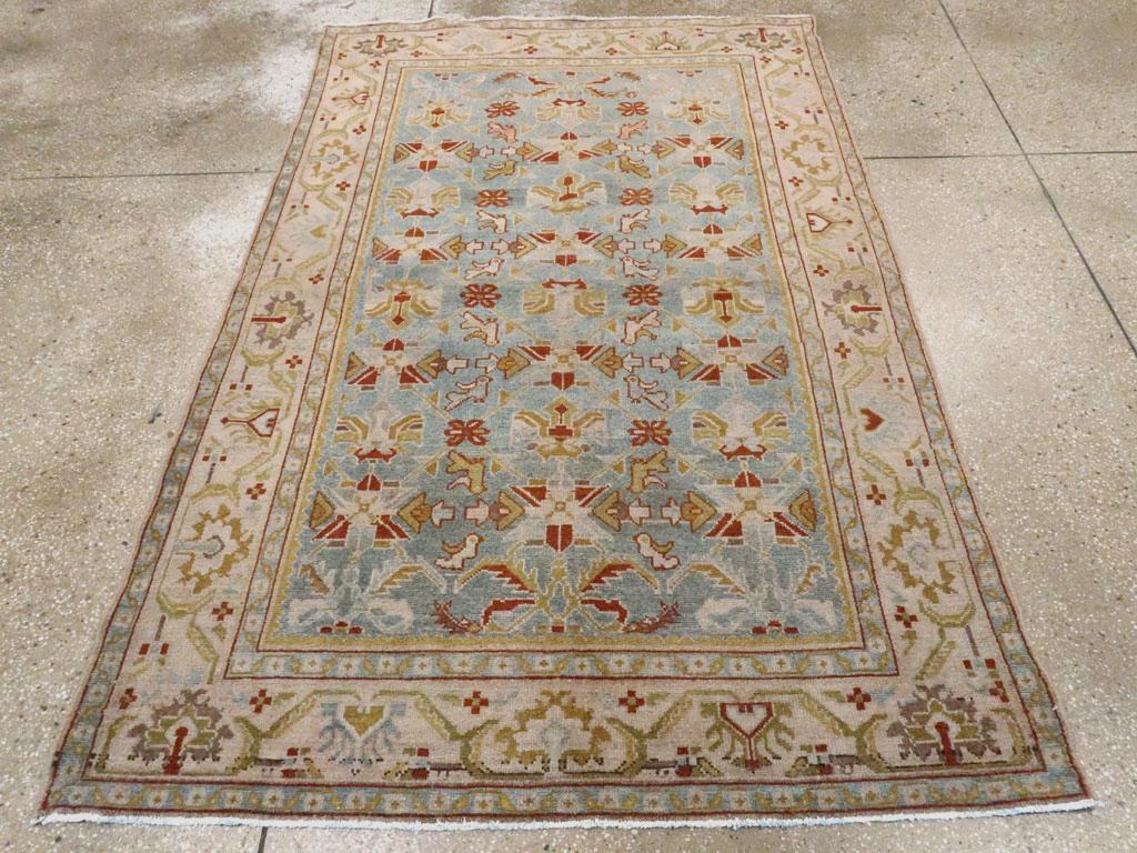 Un tappeto d'accento persiano vintage Malayer realizzato a mano nella metà del XX secolo.

Misure: 4' 5
