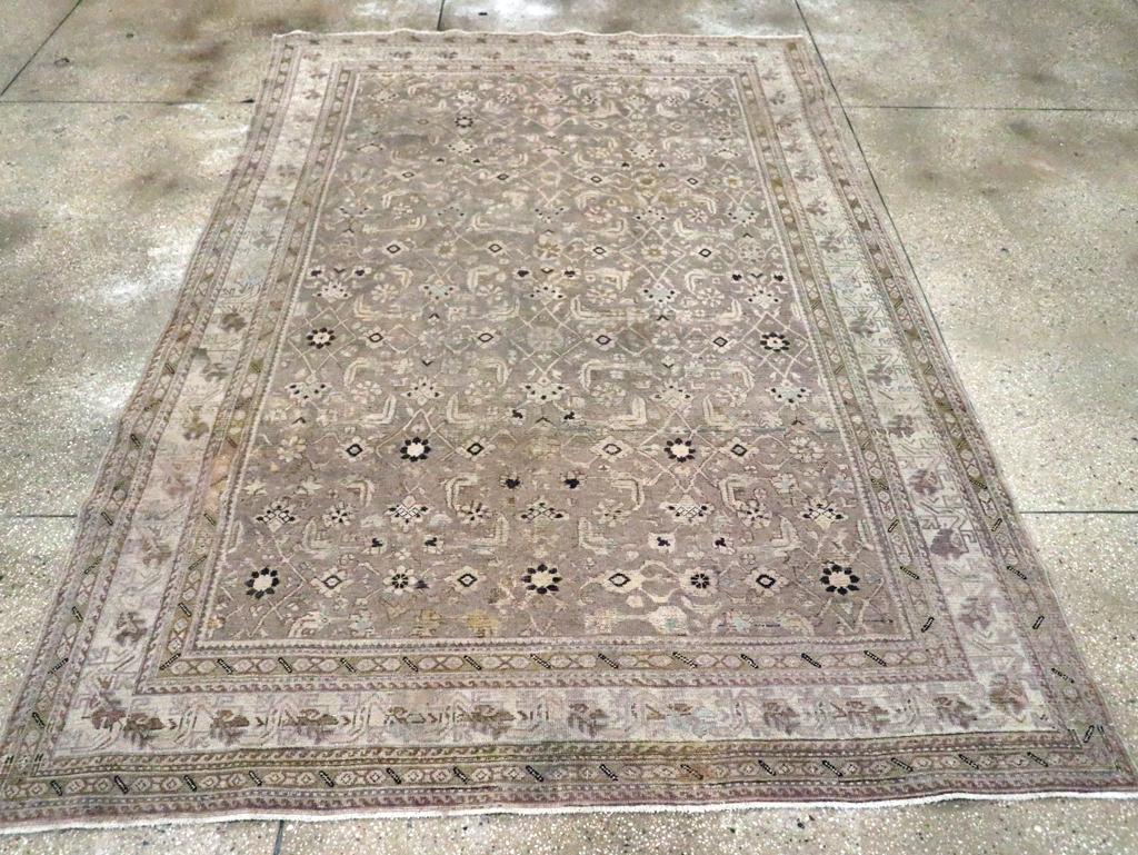 Un tappeto d'accento persiano vintage Malayer realizzato a mano nella metà del XX secolo.

Misure: 6' 7