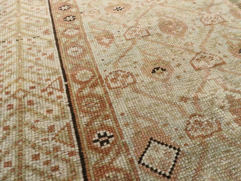 Perse Tapis persan Malayer d'accentuation du milieu du 20e siècle en vente