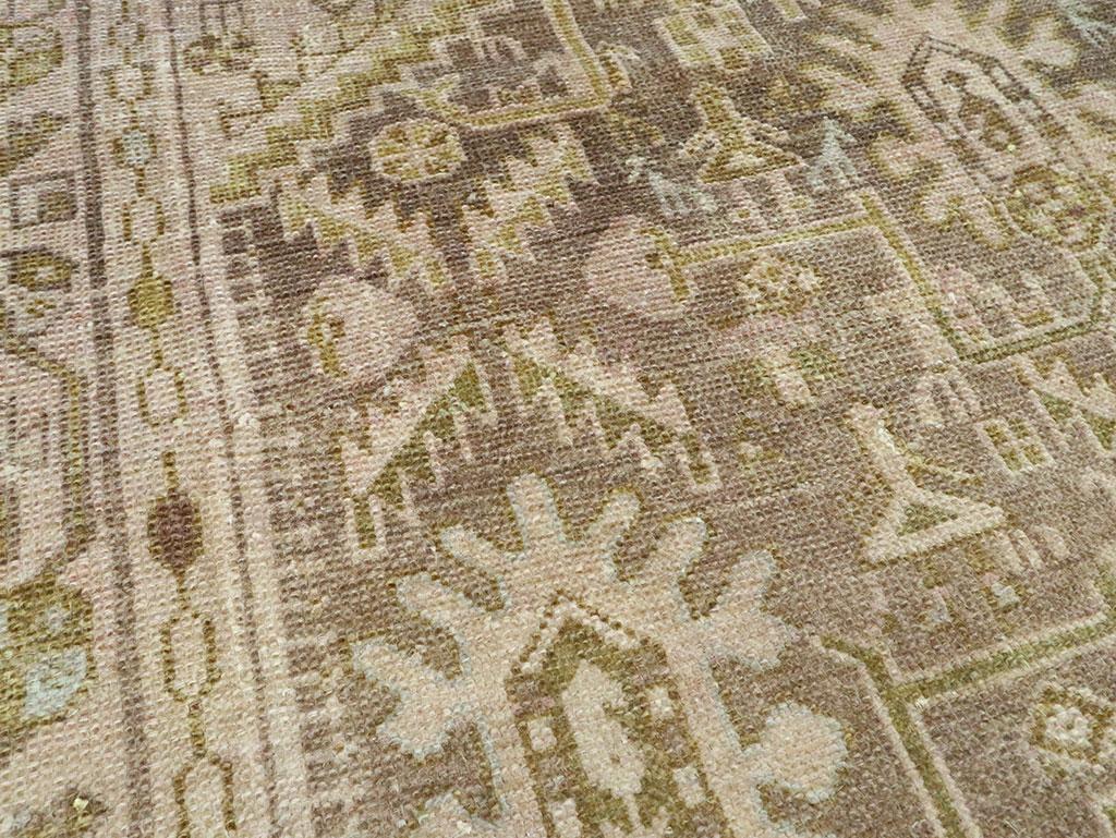 Mitte des 20. Jahrhunderts Persisch Malayer Akzentteppich (Handgeknüpft) im Angebot