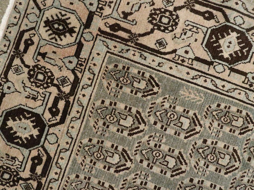 Mitte des 20. Jahrhunderts Persisch Malayer Akzentteppich im Zustand „Hervorragend“ im Angebot in New York, NY