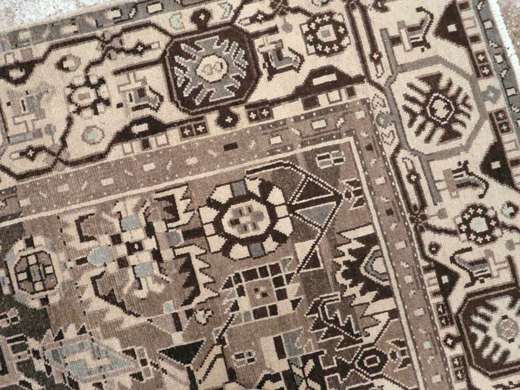 Mid-20th Century Persian Malayer Accent Rug (Handgeknüpft) im Angebot