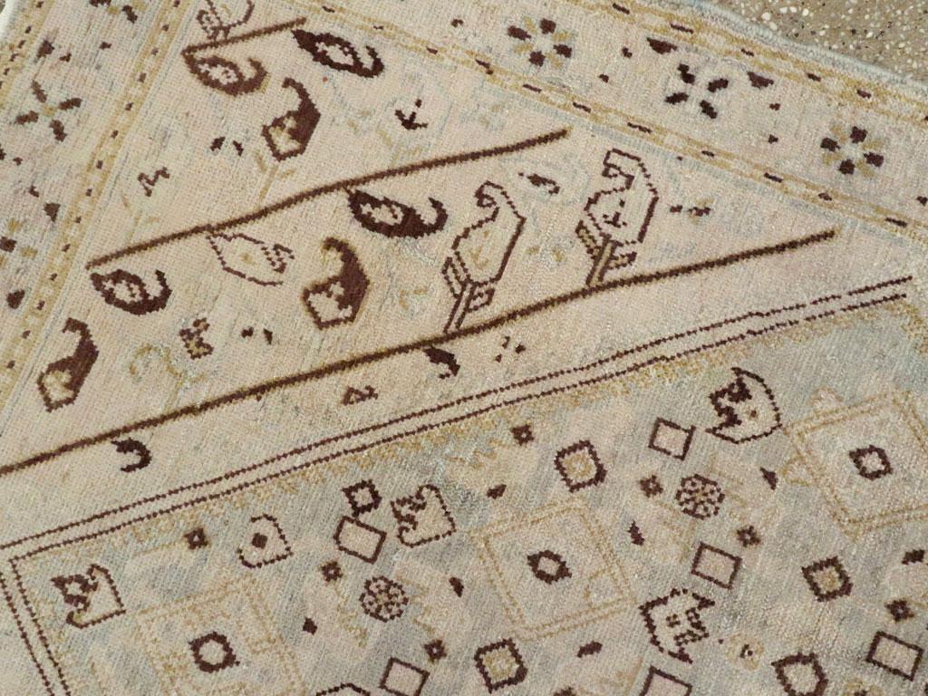 Alfombra de acento persa Malayer de mediados del siglo XX Anudado a mano en venta