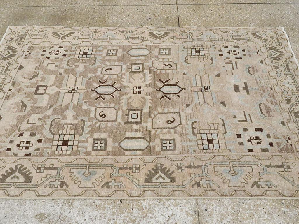 Alfombra de acento persa Malayer de mediados del siglo XX Anudado a mano en venta