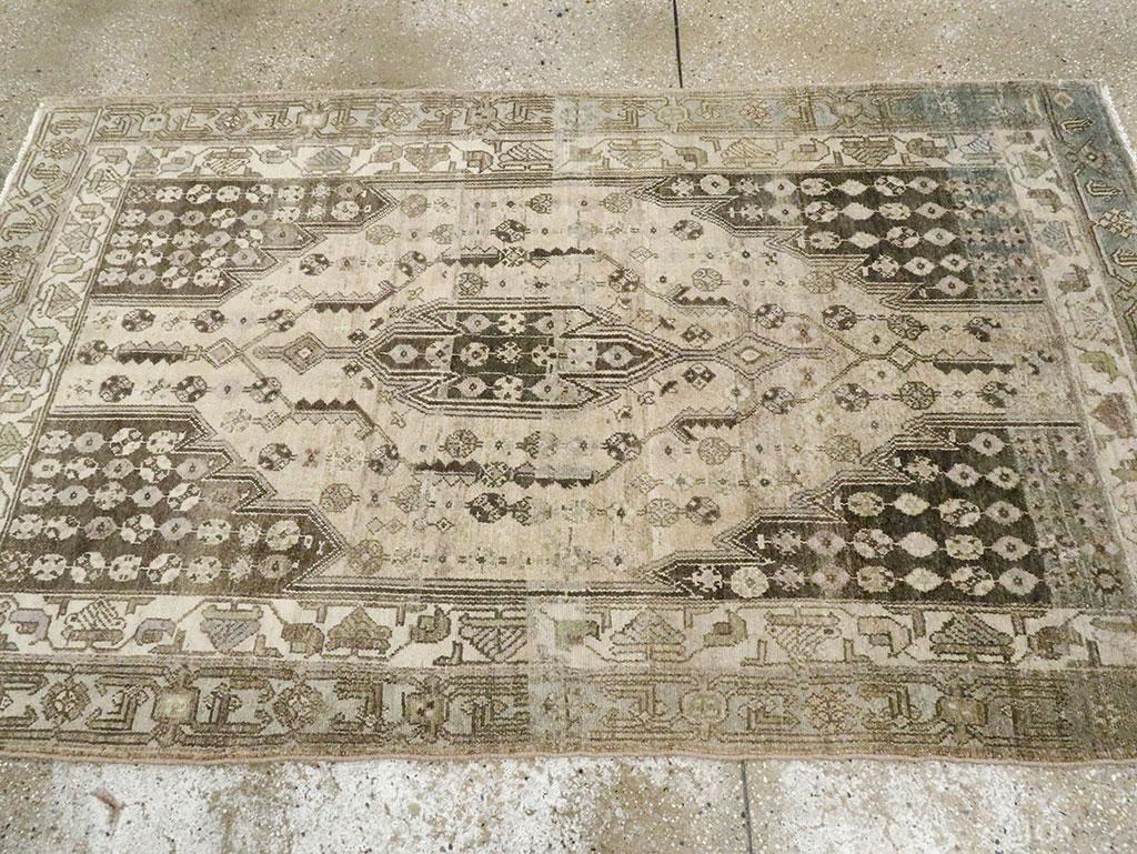 Alfombra de acento persa Malayer de mediados del siglo XX Anudado a mano en venta