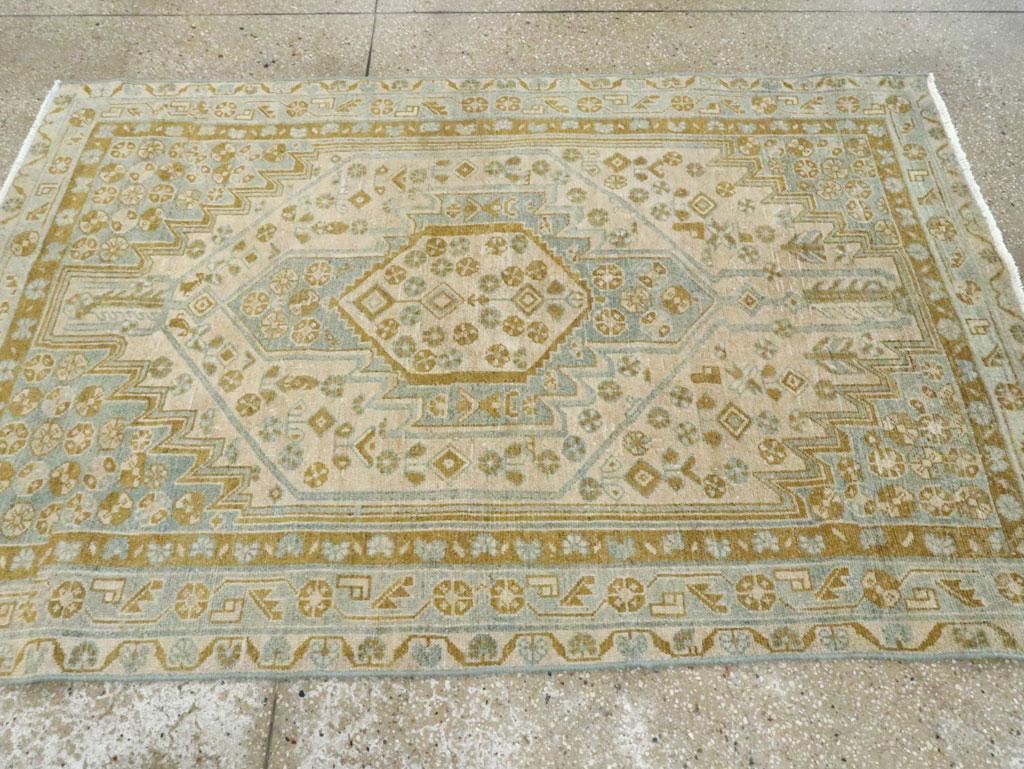 Annodato a mano Tappeto d'accento persiano Malayer della metà del XX secolo in vendita