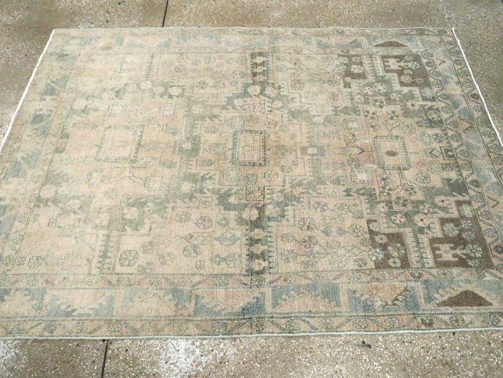 Mid-20th Century Persian Malayer Accent Rug (Handgeknüpft) im Angebot