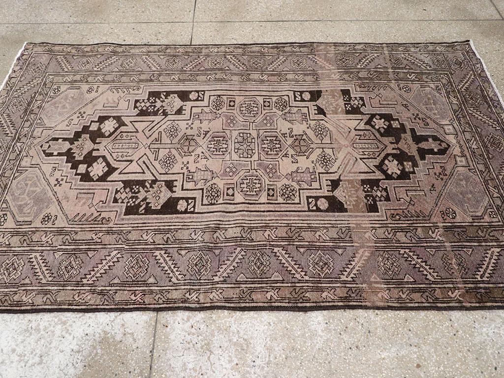 Annodato a mano Mid-20th Century Persian Malayer Accent Rug in vendita