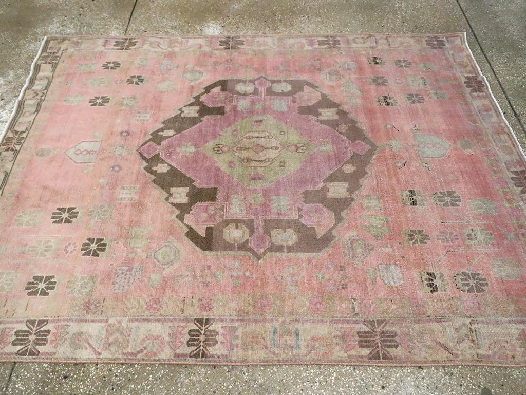 Mid-20th Century Persian Malayer Accent Rug (Handgeknüpft) im Angebot