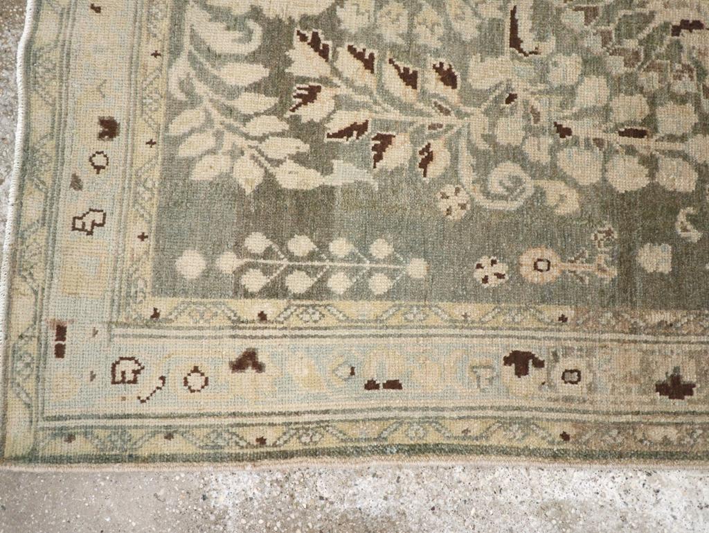 Mitte des 20. Jahrhunderts Persisch Malayer Akzentteppich (Wolle) im Angebot