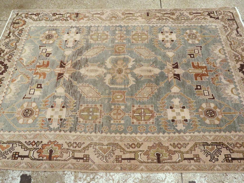 Mid-20th Century Persian Malayer Accent Rug im Zustand „Hervorragend“ im Angebot in New York, NY
