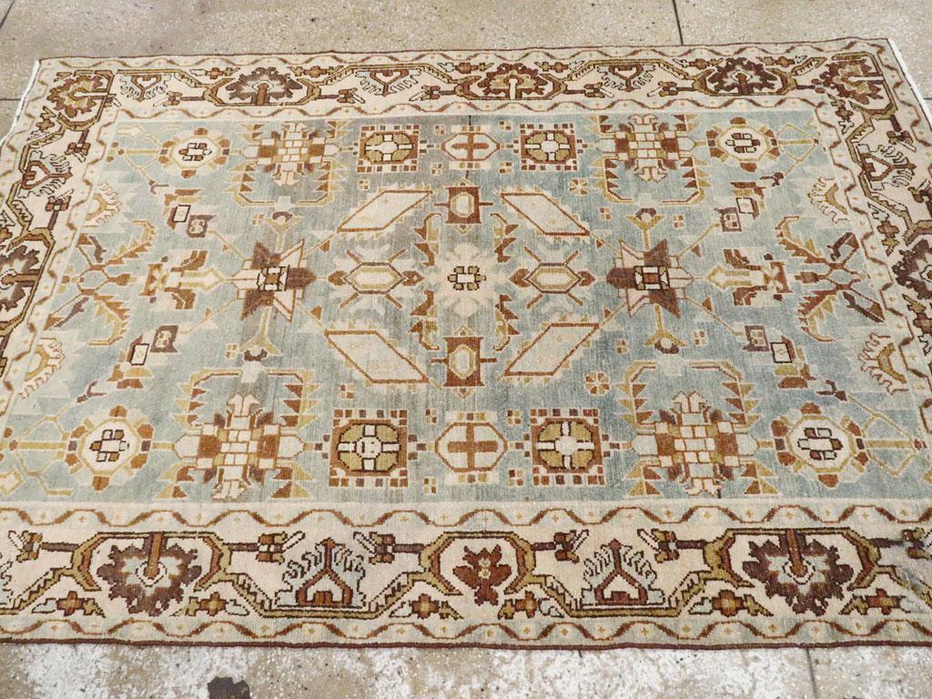 Mid-20th Century Persian Malayer Accent Rug im Zustand „Hervorragend“ im Angebot in New York, NY