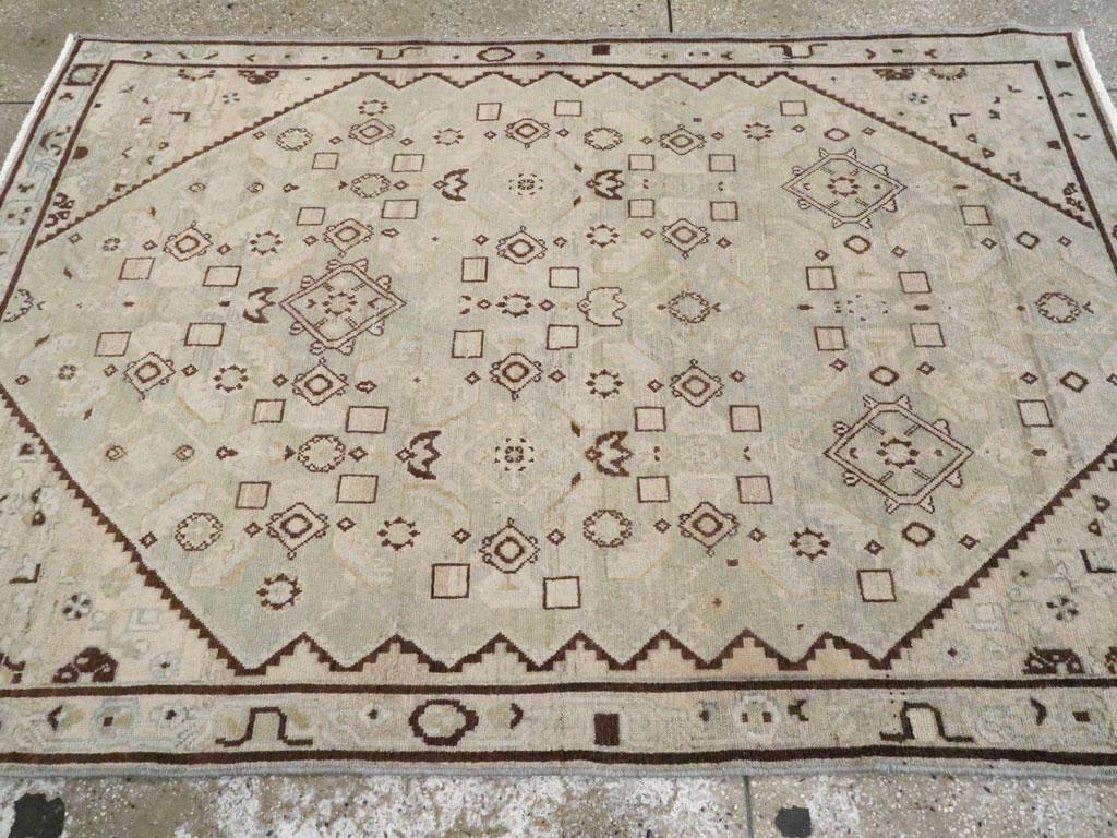 Alfombra de acento persa Malayer de mediados del siglo XX en Excelente estado para la venta en New York, NY