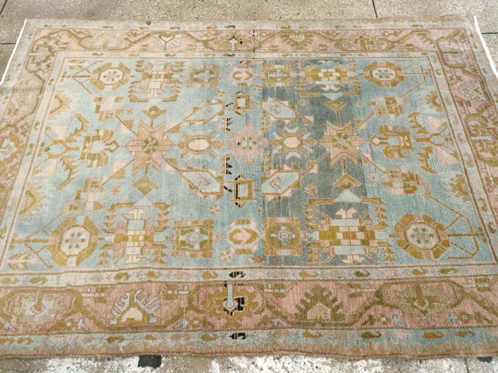 Alfombra de acento persa Malayer de mediados del siglo XX en Excelente estado para la venta en New York, NY
