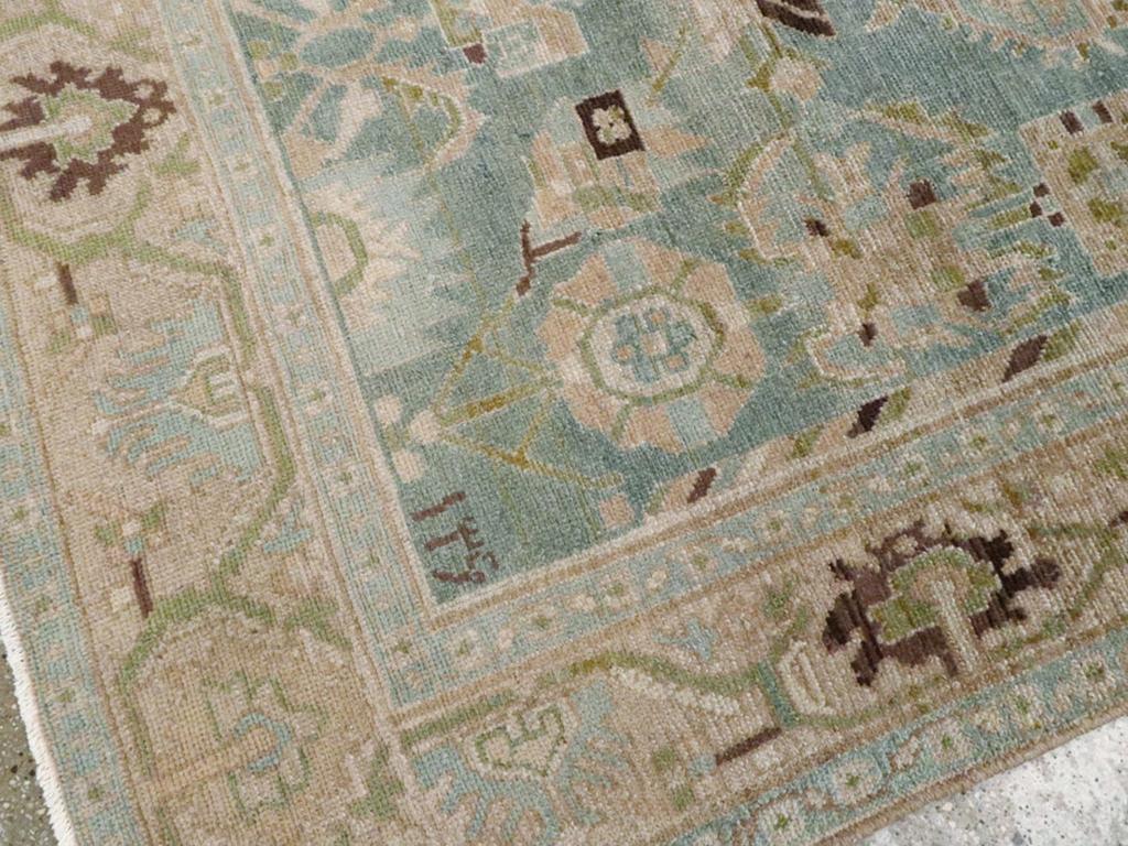 Tapis persan Malayer d'accentuation du milieu du 20e siècle Excellent état - En vente à New York, NY