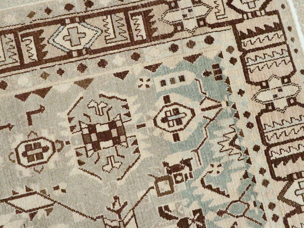 Alfombra de acento persa Malayer de mediados del siglo XX en Excelente estado para la venta en New York, NY