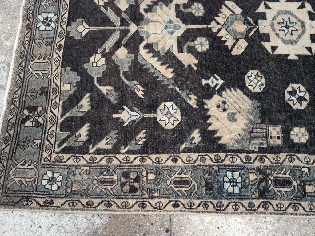 Alfombra de acento persa Malayer de mediados del siglo XX en Excelente estado para la venta en New York, NY