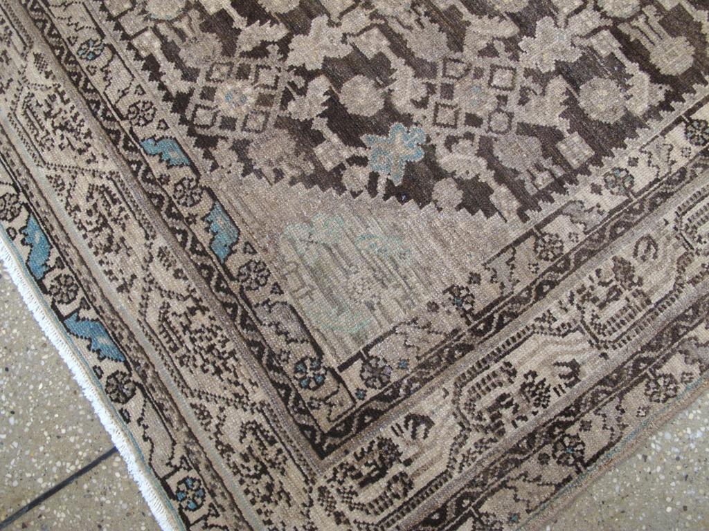 Tapis persan Malayer d'accentuation du milieu du 20e siècle Excellent état - En vente à New York, NY