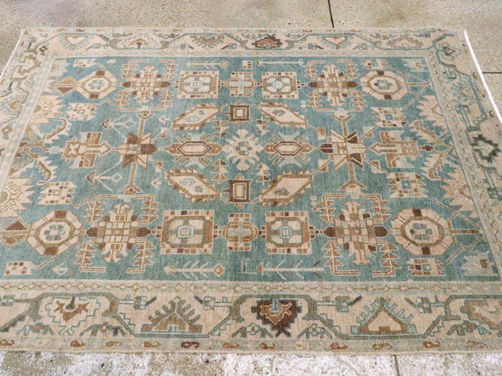 Alfombra de acento persa Malayer de mediados del siglo XX en Excelente estado para la venta en New York, NY