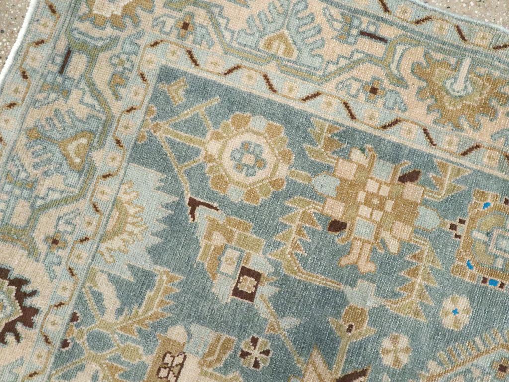 Alfombra de acento persa Malayer de mediados del siglo XX en Excelente estado para la venta en New York, NY