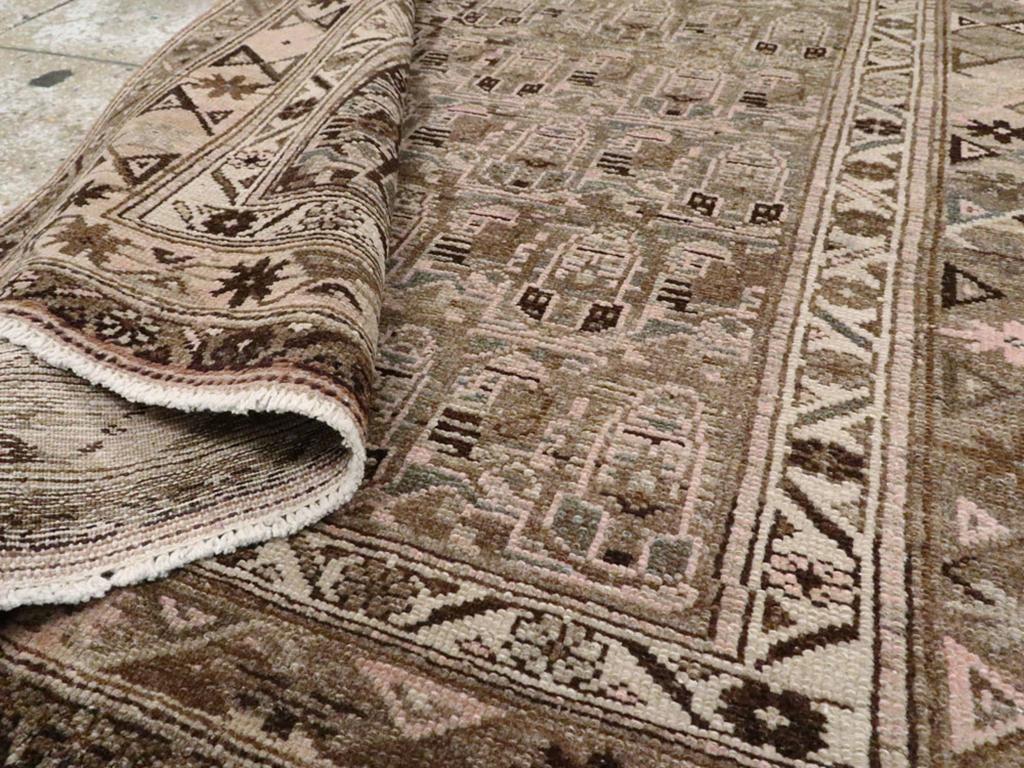Mitte des 20. Jahrhunderts Persisch Malayer Akzentteppich (Wolle) im Angebot
