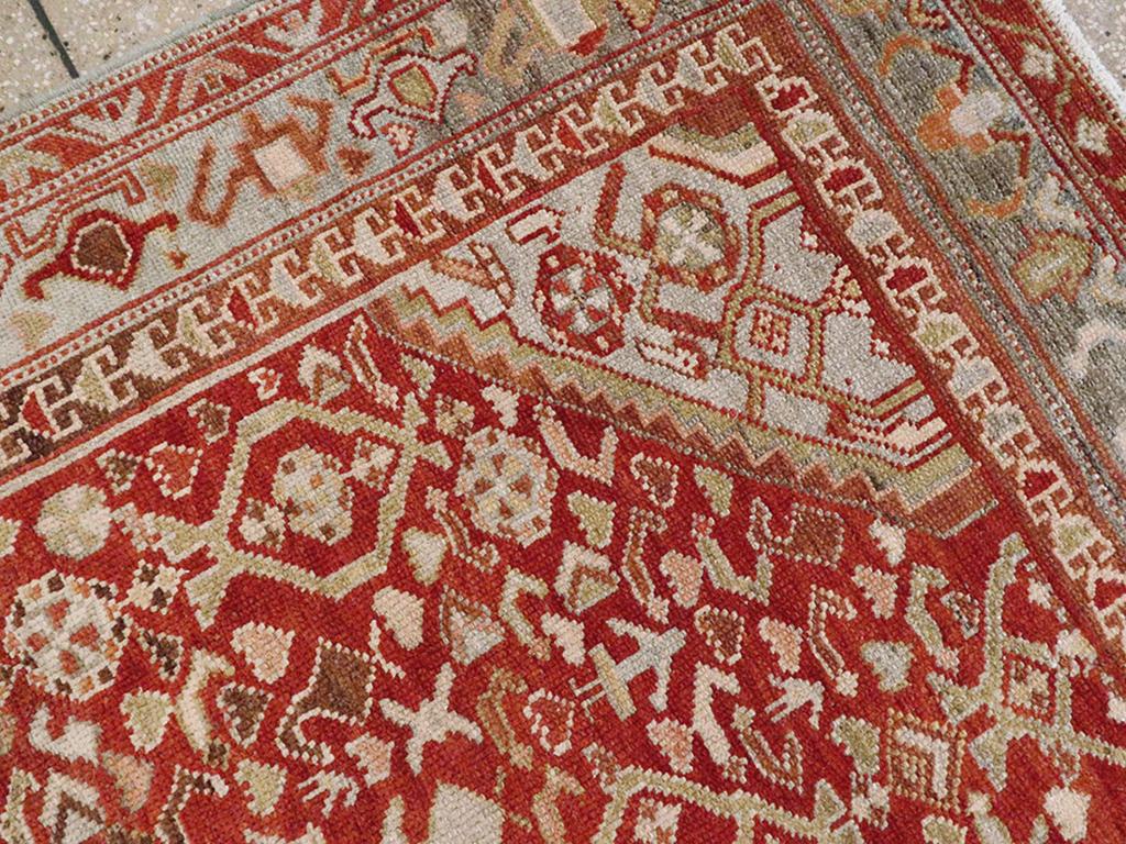 Tapis persan Malayer d'accentuation du milieu du 20e siècle Excellent état - En vente à New York, NY