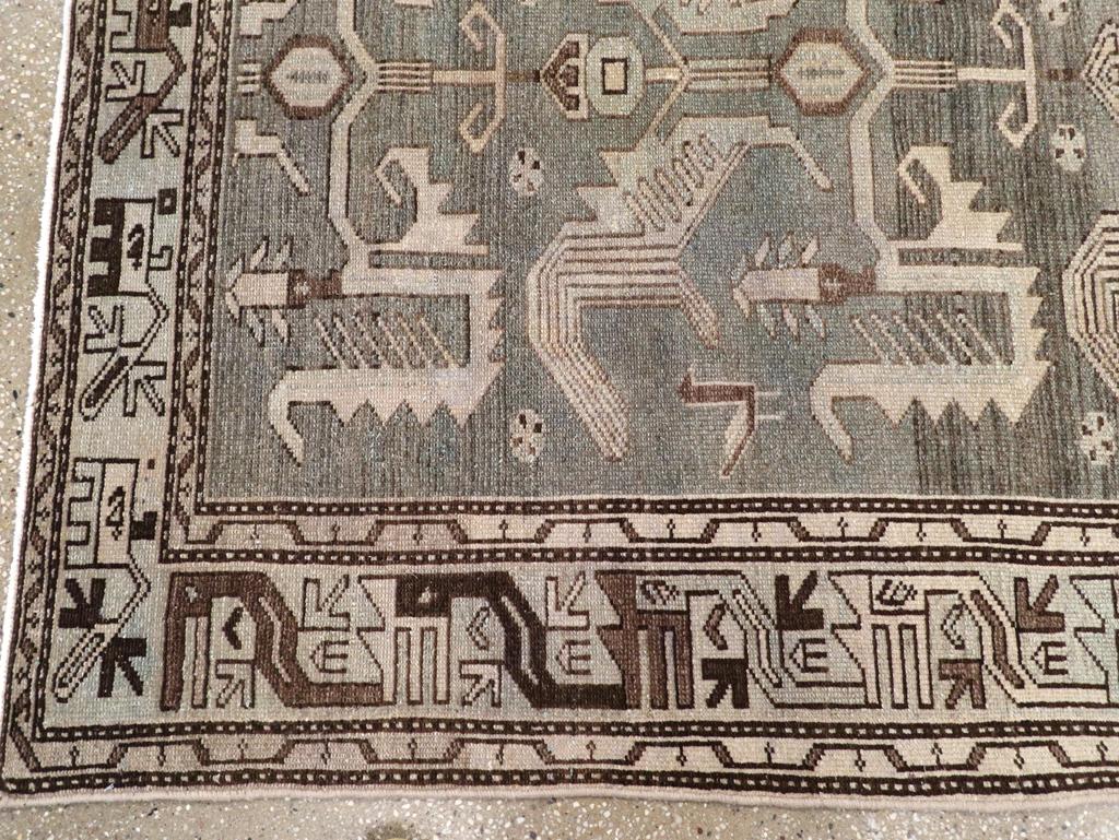 Tapis persan Malayer d'accentuation du milieu du 20e siècle Excellent état - En vente à New York, NY