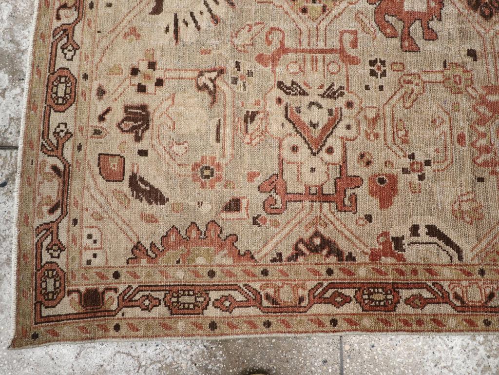 Tapis persan Malayer d'accentuation du milieu du 20e siècle Excellent état - En vente à New York, NY