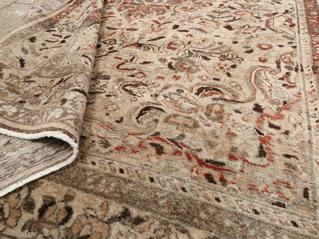 Tapis persan Malayer d'accentuation du milieu du 20e siècle Excellent état - En vente à New York, NY