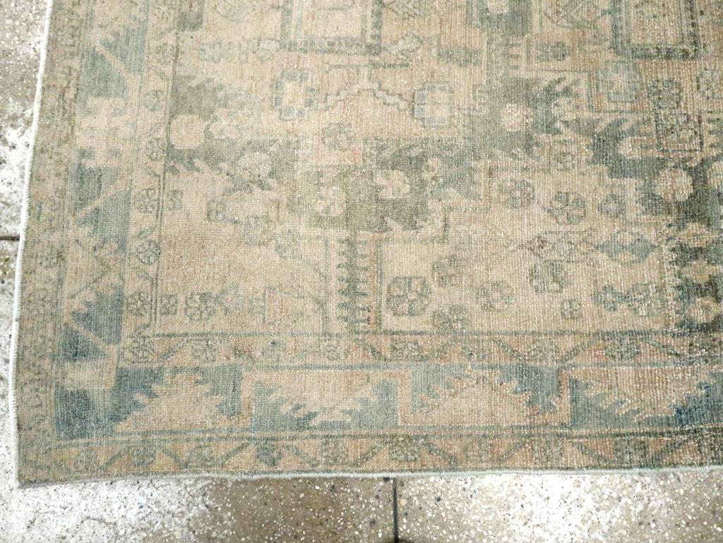Mid-20th Century Persian Malayer Accent Rug im Zustand „Hervorragend“ im Angebot in New York, NY