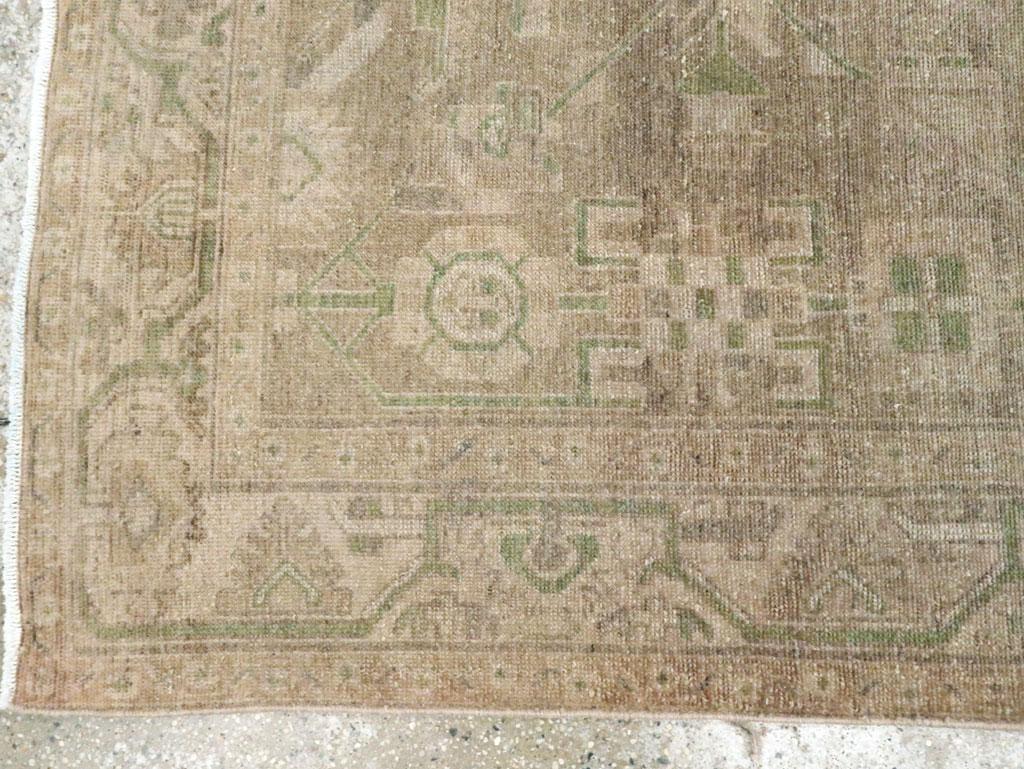 Mid-20th Century Persian Malayer Accent Rug Excellent état - En vente à New York, NY