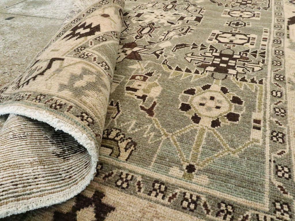 Mitte des 20. Jahrhunderts Persisch Malayer Akzentteppich im Angebot 1