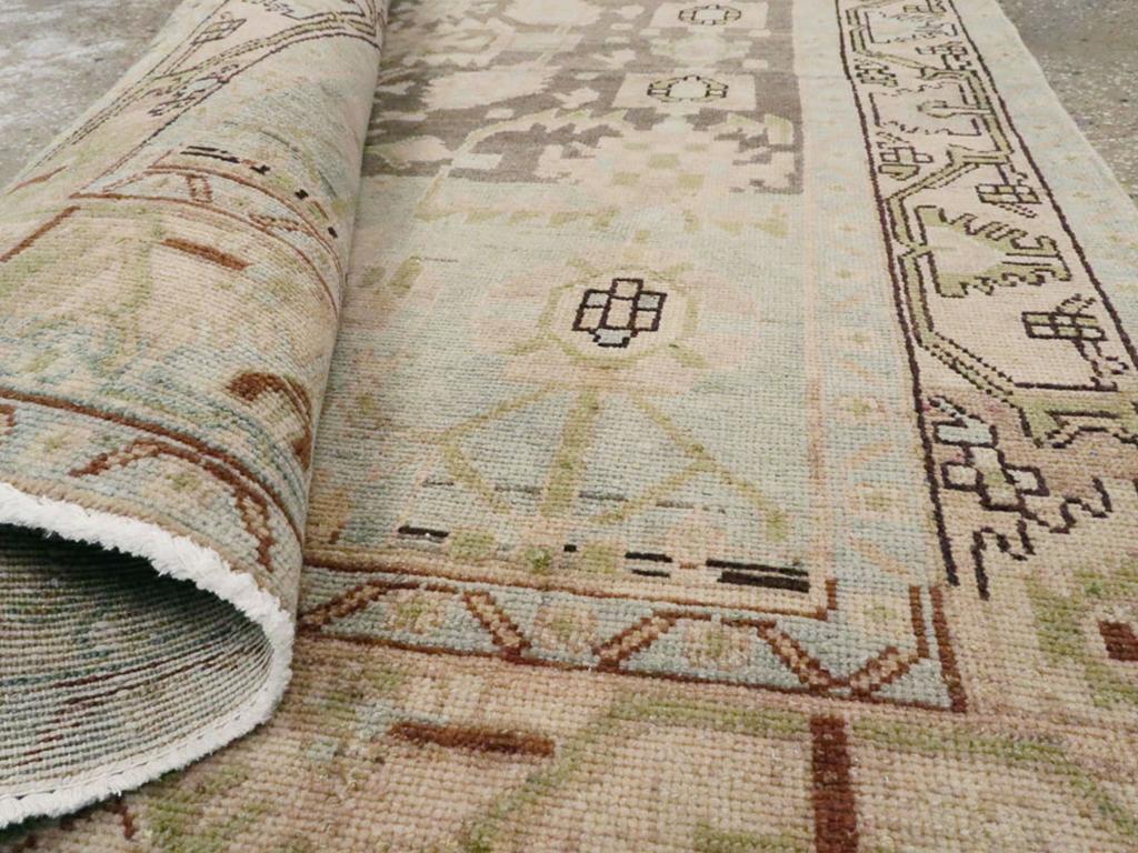 Mitte des 20. Jahrhunderts Persisch Malayer Akzentteppich im Angebot 1