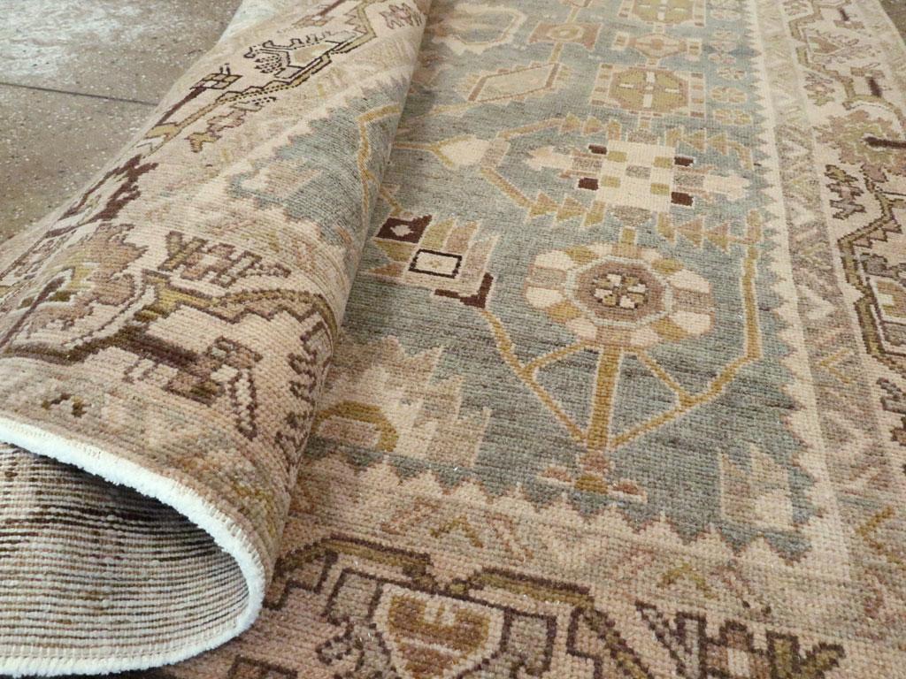 Mid-20th Century Persian Malayer Accent Rug (20. Jahrhundert) im Angebot