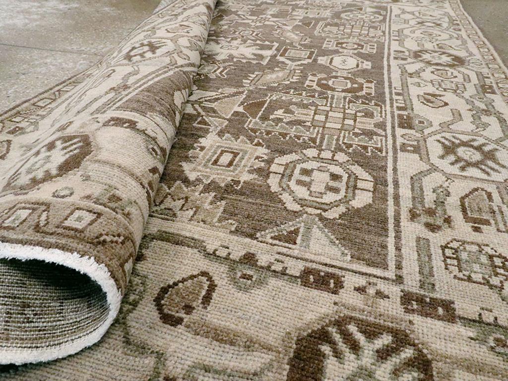 Mid-20th Century Persian Malayer Accent Rug (20. Jahrhundert) im Angebot