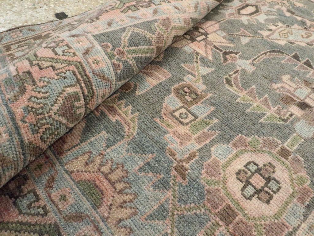 Mitte des 20. Jahrhunderts Persisch Malayer Akzentteppich im Angebot 1