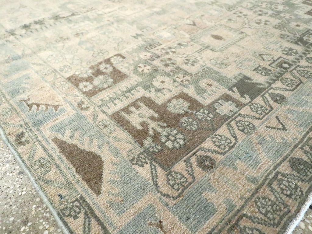 Mid-20th Century Persian Malayer Accent Rug (20. Jahrhundert) im Angebot