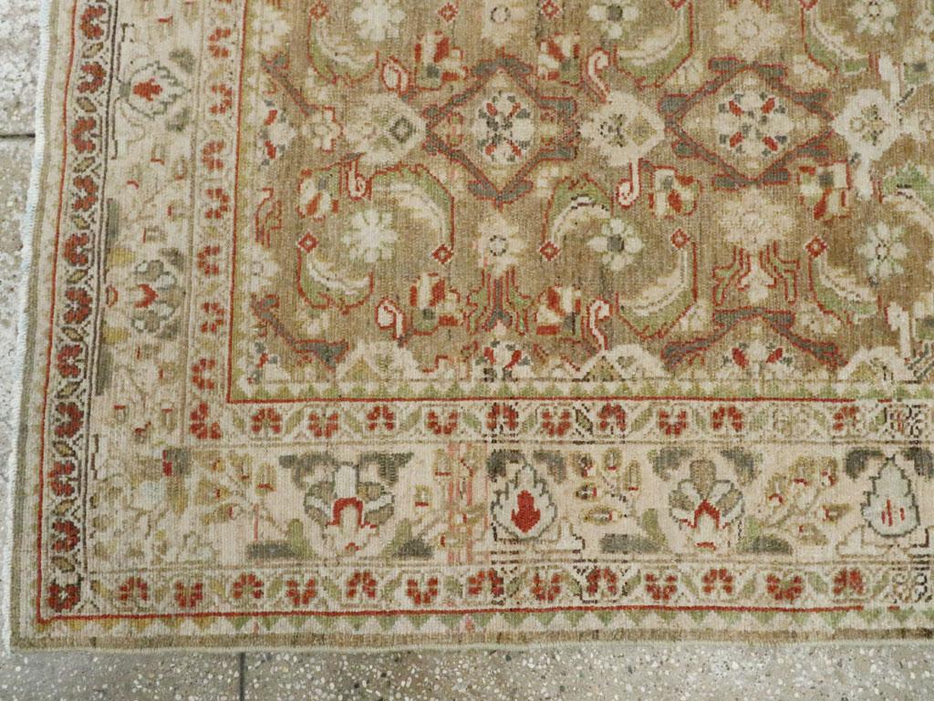 Mid-20th Century Persian Malayer Accent Rug (20. Jahrhundert) im Angebot