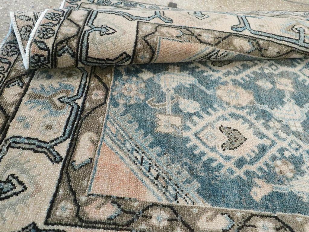 Mitte des 20. Jahrhunderts Persisch Malayer Akzentteppich im Angebot 2
