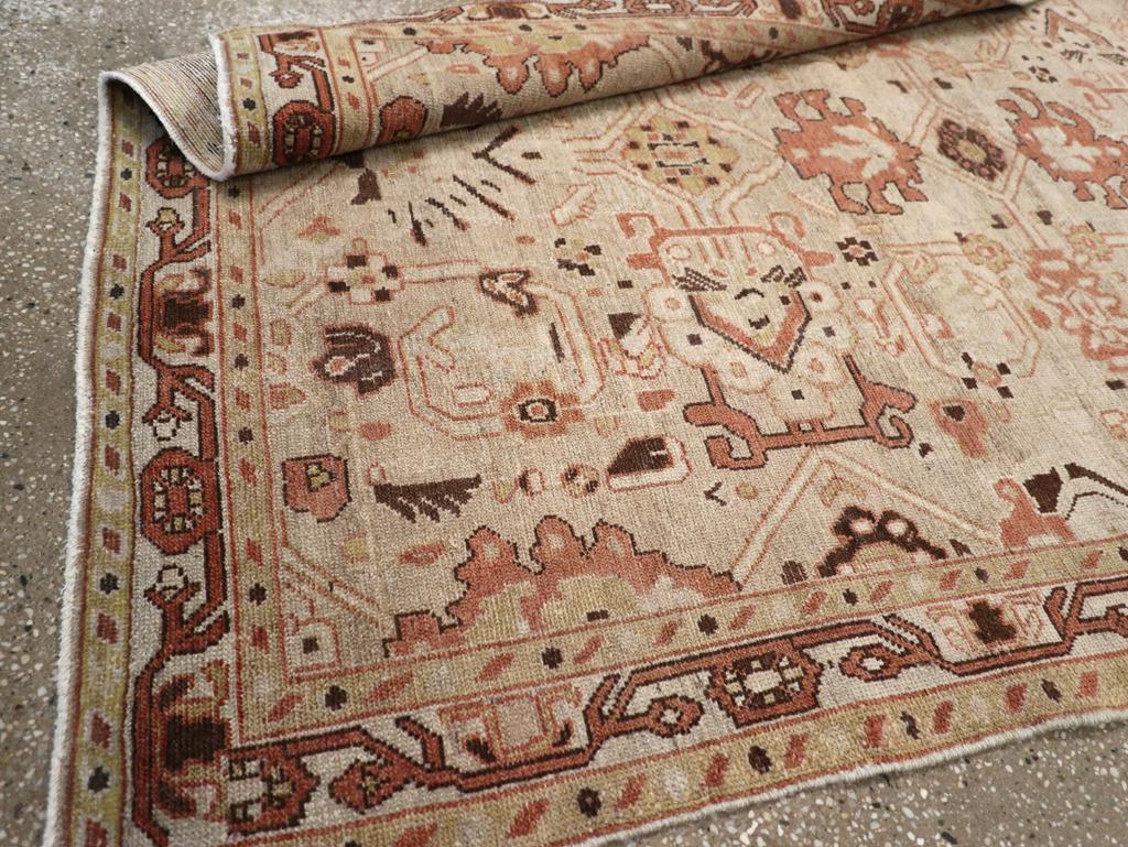 Tapis persan Malayer d'accentuation du milieu du 20e siècle en vente 1