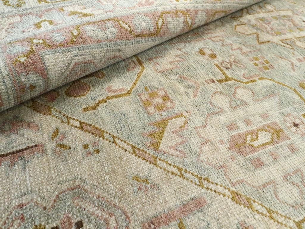 Tapis persan Malayer d'accentuation du milieu du 20e siècle en vente 1